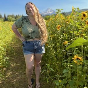 Meet your Posher, Olivia